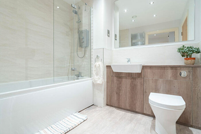 2 Bedroom Flat For Sale In Flat, Hatters Lane, Canonmills, EH7