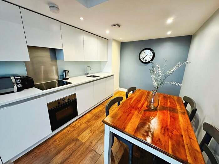1 Bedroom Flat To Rent In New York Road, Leeds, West Yorkshire, LS2