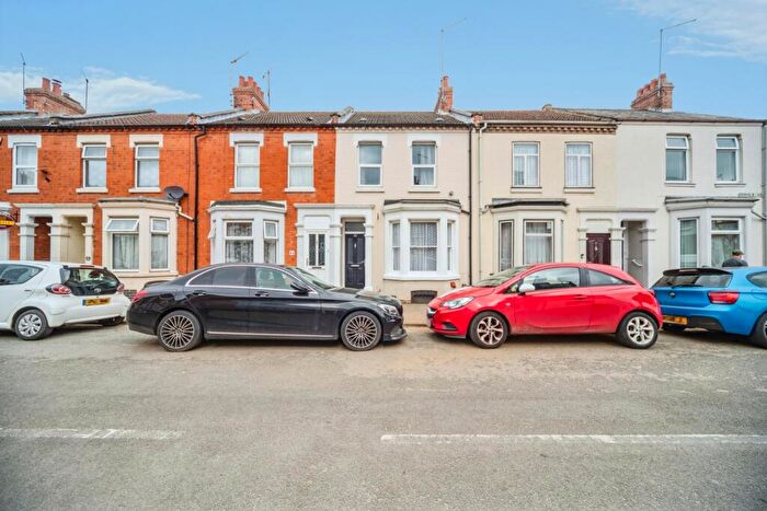 3 Bedroom Terraced House For Sale In Cedar Road, Northampton, Northamptonshire, NN1
