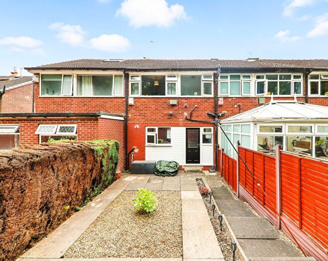 3 Bedroom Terraced House For Sale In Sunnyside Road, Leeds, LS13