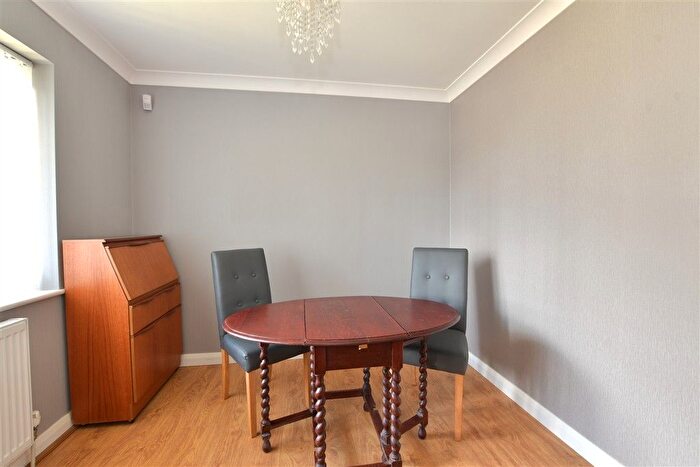 2 Bedroom Maisonette For Sale In Irvon Hill Road, Wickford, Essex, SS12