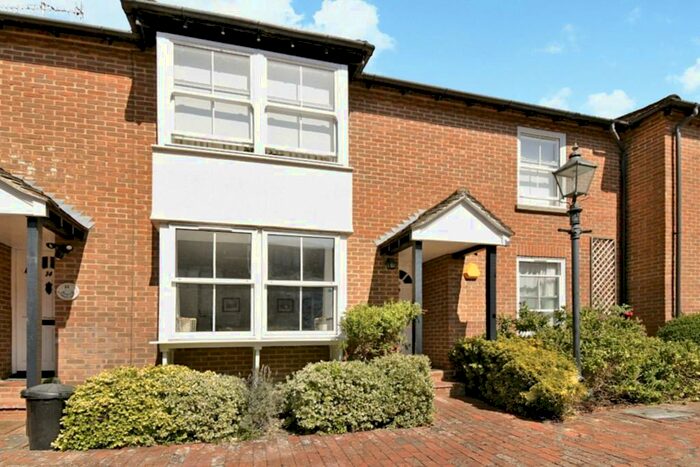 2 Bedroom Flat To Rent In Tarrant Wharf, Arundel, BN18