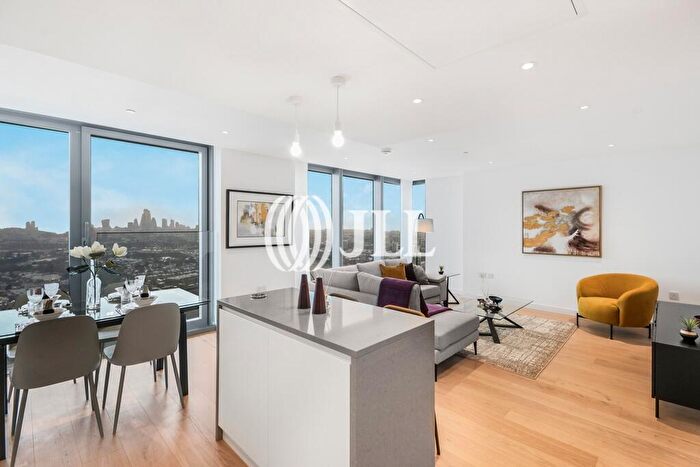 2 Bedroom Flat To Rent In Landmark Pinnacle, Marsh Wall, E14