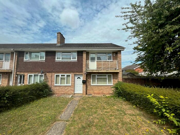 2 Bedroom Flat To Rent In Grainger Close, Basingstoke, RG22