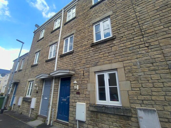 3 Bedroom Property To Rent In Wallington Way, Frome, BA11
