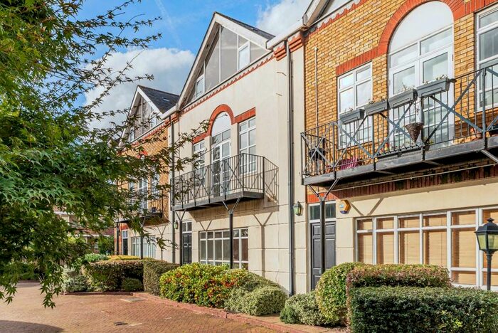 4 Bedroom House To Rent In Brecon Mews, London, Camden, N7