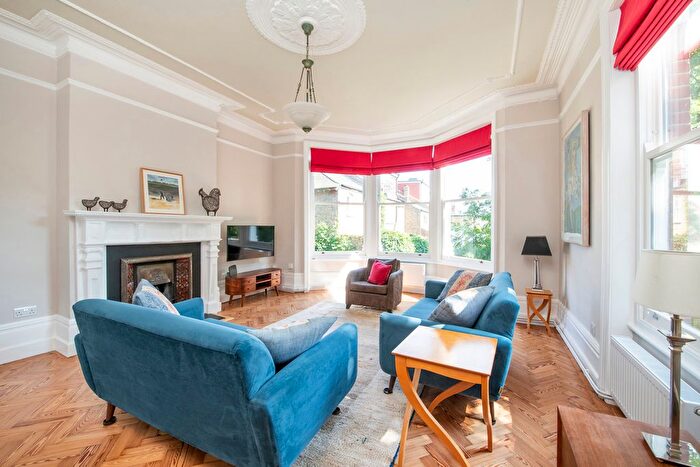 2 Bedroom Flat To Rent In Heatherdene Mansions, Cambridge Road, TW1