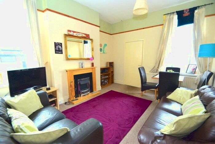 4 Bedroom Flat To Rent In Biddlestone Road, Heaton, Newcastle Upon Tyne NE6