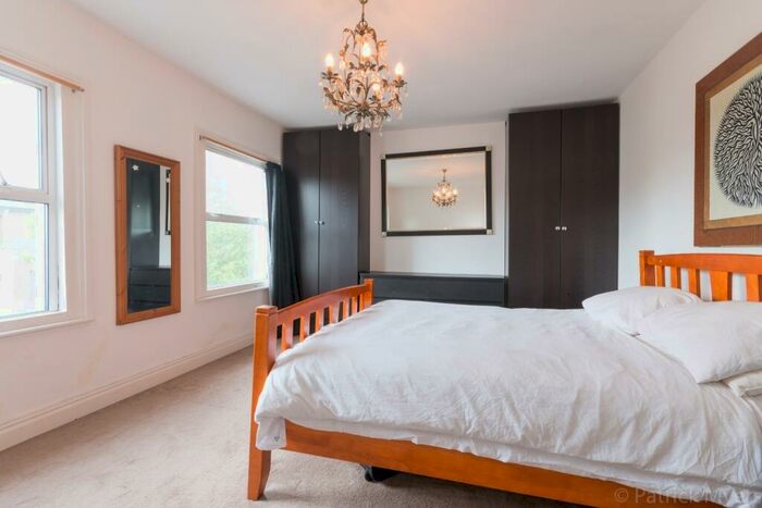 4 Bedroom Semi-Detached House To Rent In Ashbourne Grove London, SE22