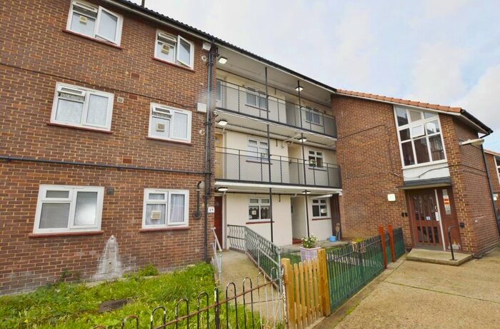2 Bedroom Flat To Rent In Anne Street, London, E13