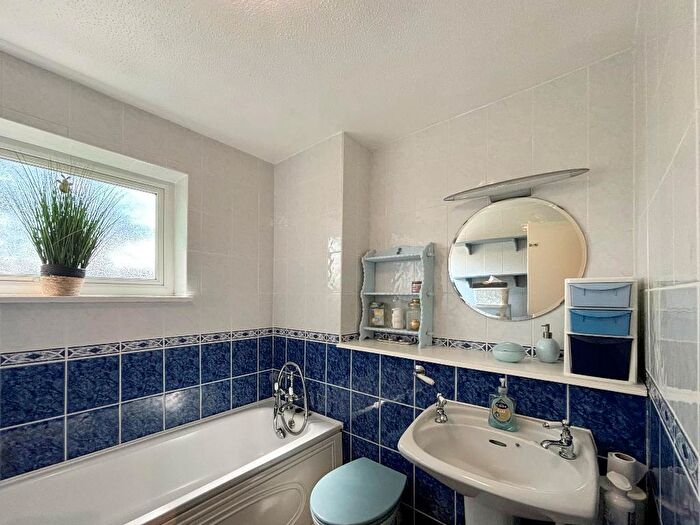 2 Bedroom Flat For Sale In Ladygrove, Croydon, CR0