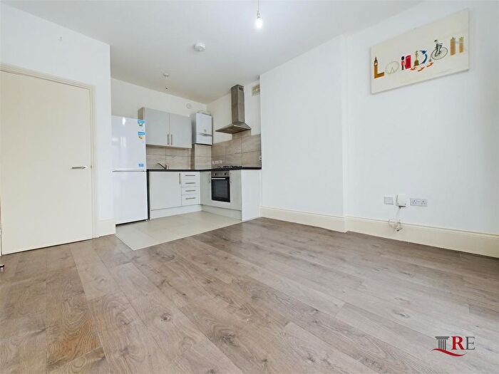 2 Bedroom Flat To Rent In Grange Road, Willesden Green, London, NW10