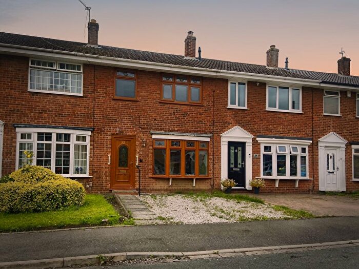 3 Bedroom Town House For Sale In Shefford Crescent, Wigan, WN3