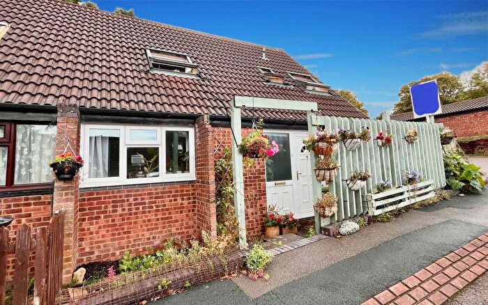 3 Bedroom End Of Terrace House For Sale In Langcliffe Drive, Milton Keynes, MK13