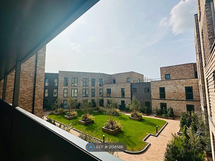 1 Bedroom Flat To Rent In Luctons Close, Loughton, IG10