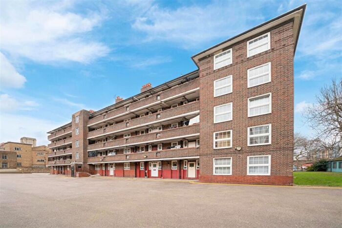 3 Bedroom Flat To Rent In Newcourt House, Pott Street, London, E2