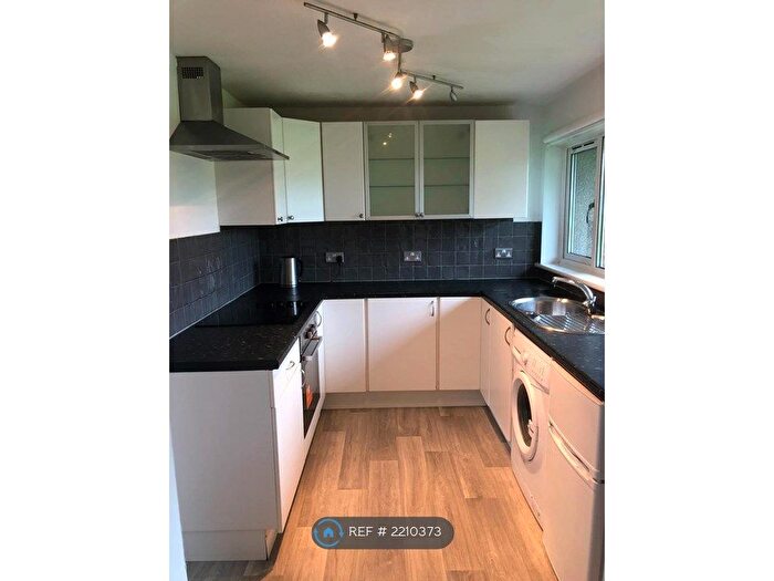 2 Bedroom Flat To Rent In Saughton Mains Park, Edinburgh, EH11