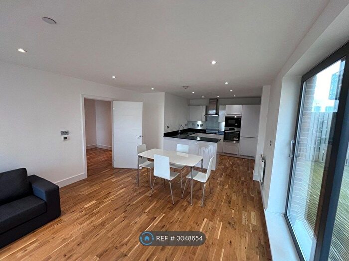 2 Bedroom Flat To Rent In Cityview Point, London, E14