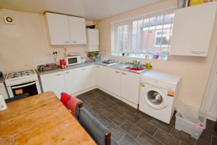 5 Bedroom Detached House To Rent In Kimbolton Avenue, Lenton, Nottingham, NG7