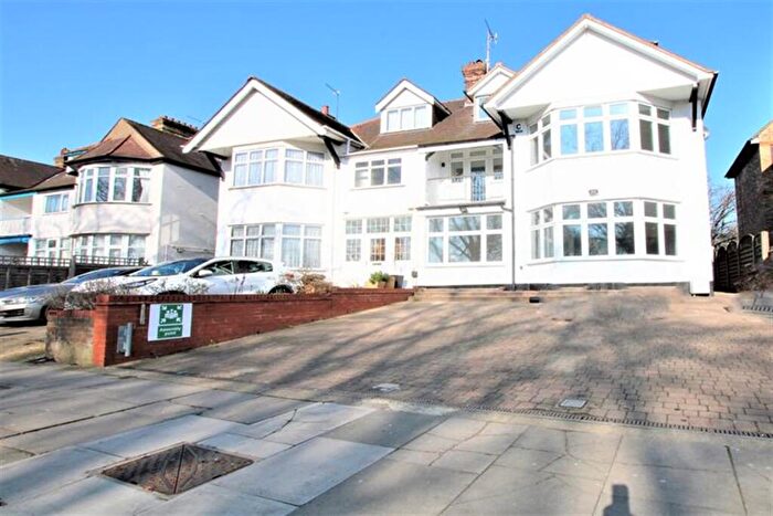 1 Bedroom Flat To Rent In Queens Road, Hendon, NW4