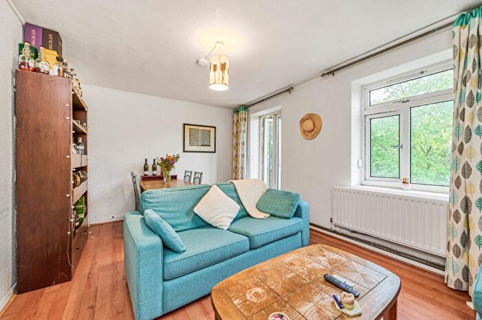 3 Bedroom Flat To Rent In Clapham Road Estate, London, SW4