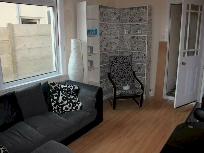 5 Bedroom Terraced House To Rent In Llanishen Street, Heath, CF14