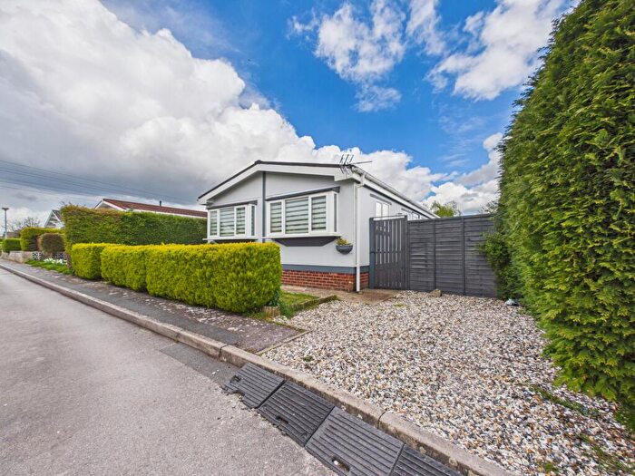 2 Bedroom Park Home For Sale In Holly Close, Crookham Common, RG19