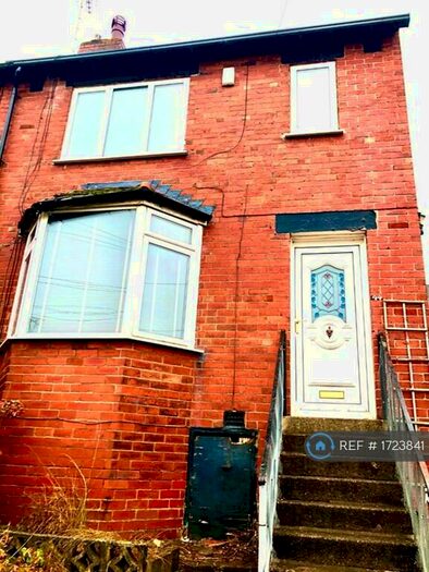 3 Bedroom End Of Terrace House To Rent In Aston Place, Leeds, LS13
