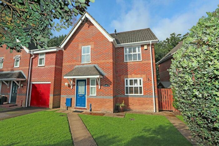 3 Bedroom Property For Sale In Clarke Close, Uffculme, Cullompton, EX15