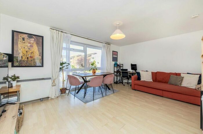 2 Bedroom Flat To Rent In Spencer Hill Road, London, SW19