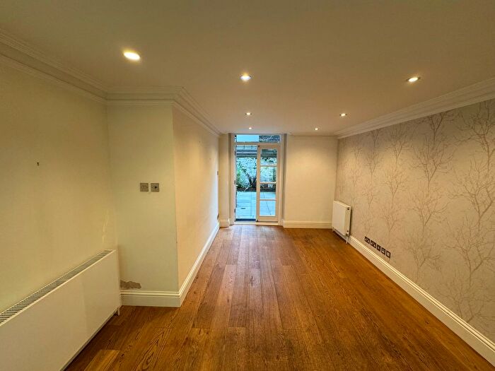 2 Bedroom Flat To Rent In Elgin Avenue, London, W9