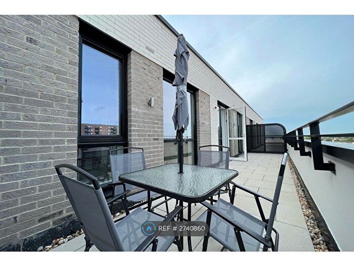 2 Bedroom Flat To Rent In Truscon House, Hayes, UB3