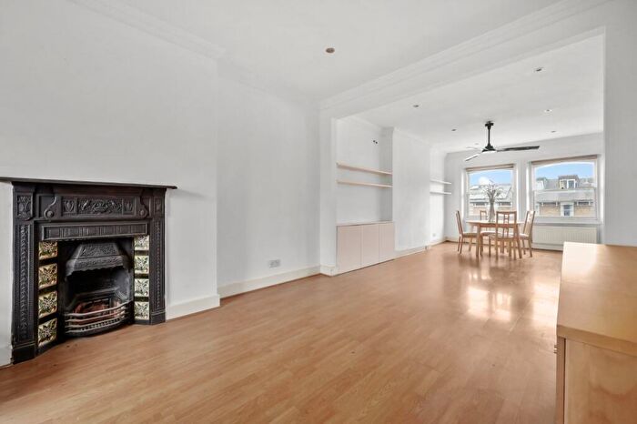 2 Bedroom Flat To Rent In North Villas, Camden, NW1