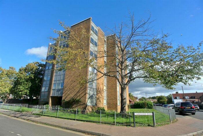 1 Bedroom Flat To Rent In Grenside Road, Weybridge, KT13