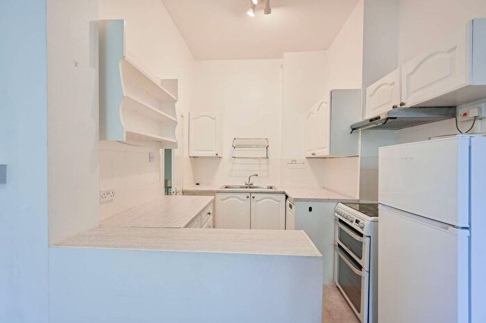 2 Bedroom Flat To Rent In Brackenbury Village, Brackenbury Village, London, W6