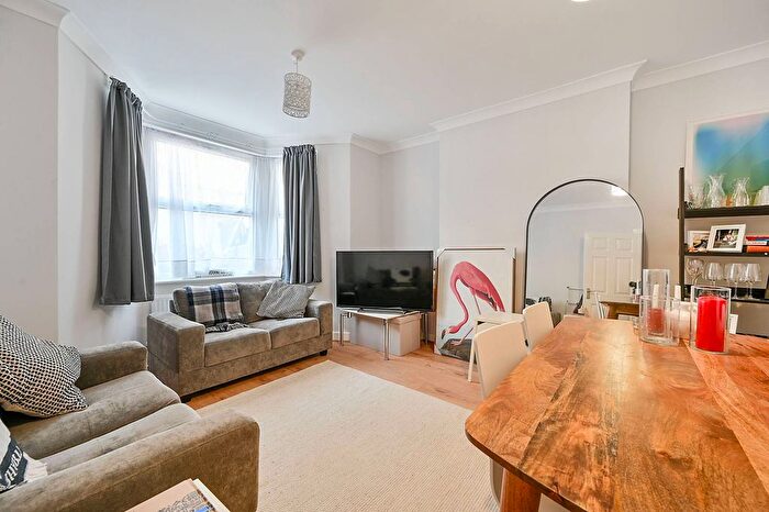 1 Bedroom Flat To Rent In Sulgrave Road, Brook Green, London, W6