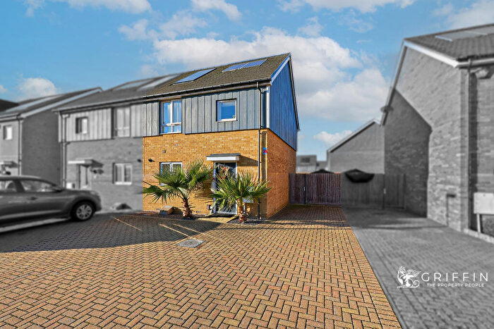 3 Bedroom Semi-Detached House For Sale In Colburn Way, Grays, RM16