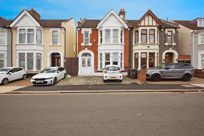 5 Bedroom Semi-Detached House For Sale In Hulse Avenue, Barking, IG11