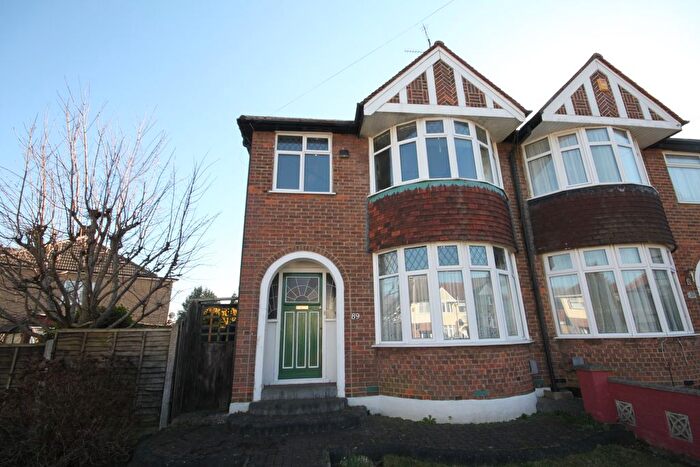 3 Bedroom Semi Detached House For Sale In Willow Way, Luton, LU3
