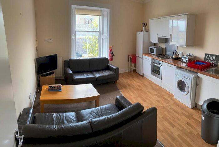 2 Bedroom Flat To Rent In Friars Street, Stirling Town, Stirling, FK8