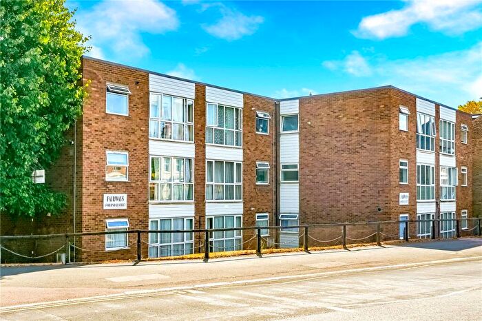 2 Bedroom Flat To Rent In Fairways, Shernhall Street, Walthamstow, London, E17