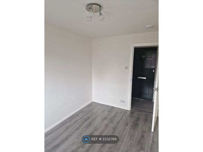 3 Bedroom Flat To Rent In Randolph Close, Leamington Spa, CV31