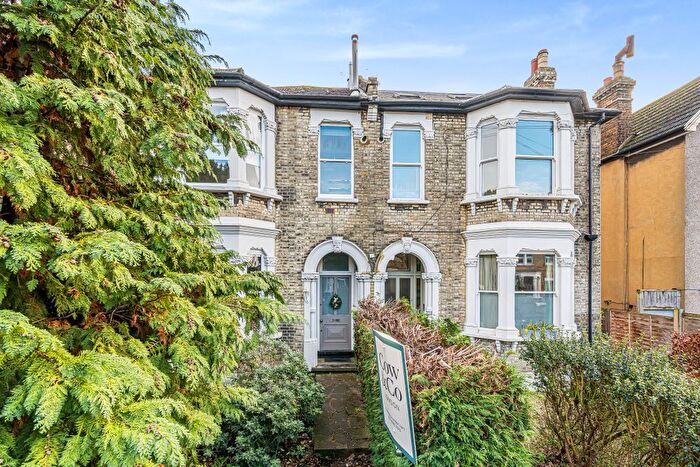 2 Bedroom Flat To Rent In Kempshott Road, London, SW16