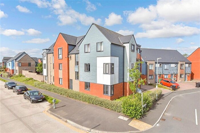 2 Bedroom Flat For Sale In Scholars Way, Ashford, Kent, TN23