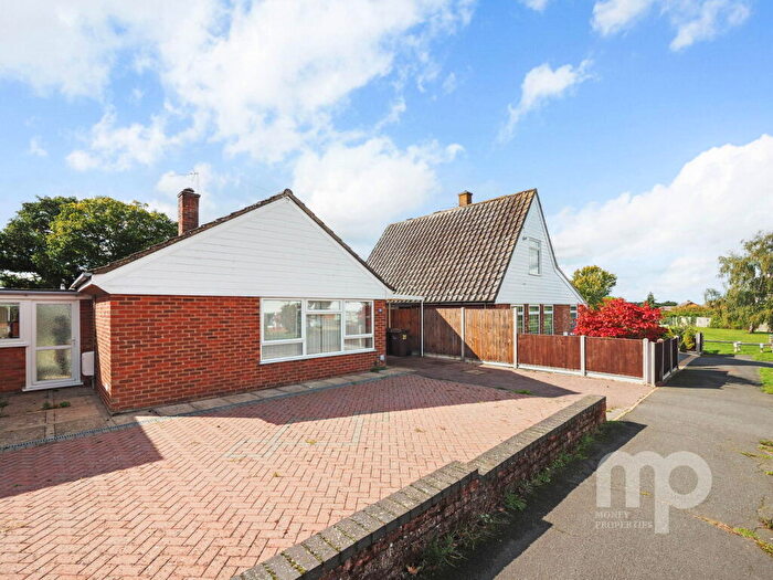3 Bedroom Semi-Detached House For Sale In Westwood Gardens, Wymondham, Norfolk, NR18