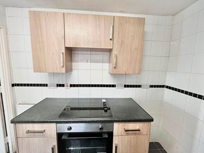 3 Bedroom Flat To Rent In Chandos Street, Gateshead, NE8