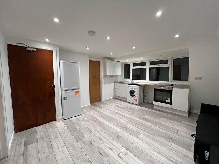 1 Bedroom Flat To Rent In Stoke Newington High Street, London, N16