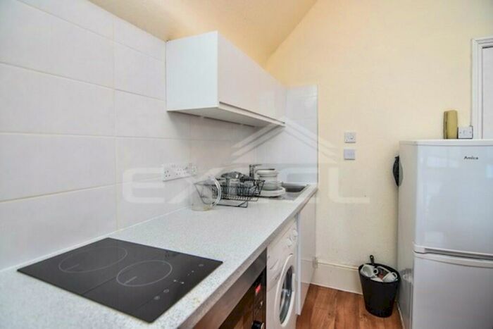 Studio To Rent In Canfield Gardens, South Hampstead, London, NW6