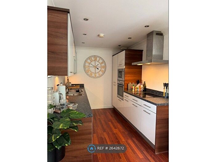 2 Bedroom Flat To Rent In Aragon Court, Leeds, LS7