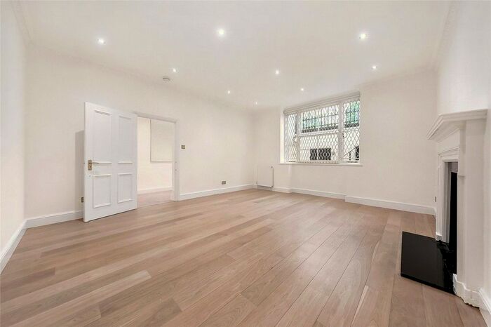 3 Bedroom Flat To Rent In Cornwall Gardens, London, SW7